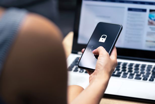 Warning as Screwfix phishing scam targets tradespeople’s bank details – ‘do not click’