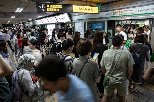 In South Korea, Documenting a Divide Over Work-Life Balance