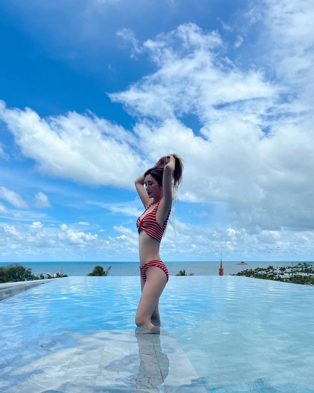 41岁蔡卓妍禾桿冚珍珠？施展水中揈髮有「臀惑」罕晒Summer Body有睇头