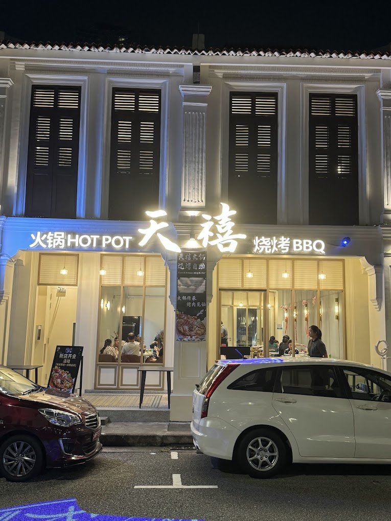 This restaurant in Bugis opens till 2am with an all-you-can-eat hotpot & BBQ buffet from just S$25.80++ with free-flow desserts, drinks, dumplings and condiments