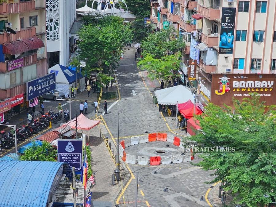 Police close entire stretch of Jalan Masjid India after second sinkhole emerges