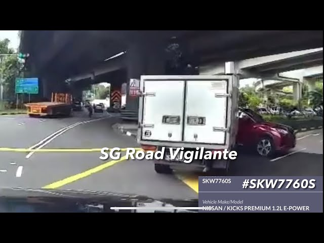 rphv nissan kicks turning right on a go straight lane get hit by lorry