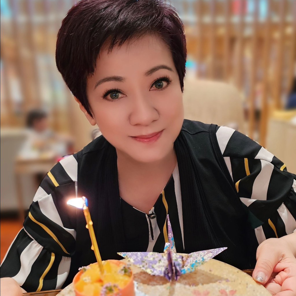 79岁《精装追女仔》梁珊跌落楼梯断手！罕受访谈近况 从未退出幕前：唔知点解没人搵