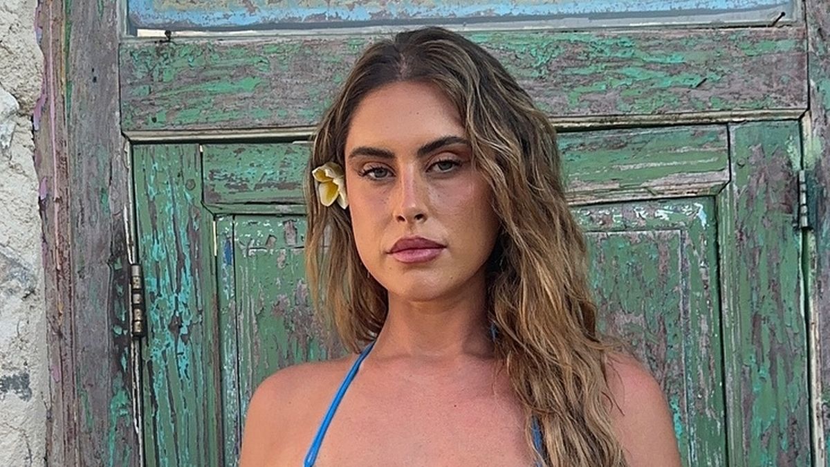 Curvy model shares unfiltered bikini snaps to celebrate her 'lumps and bumps'