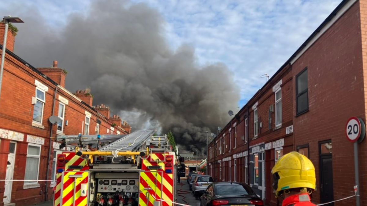 Manchester fire: Huge blaze in Levenshulme as police evacuate homes and locals urged 'shut windows'