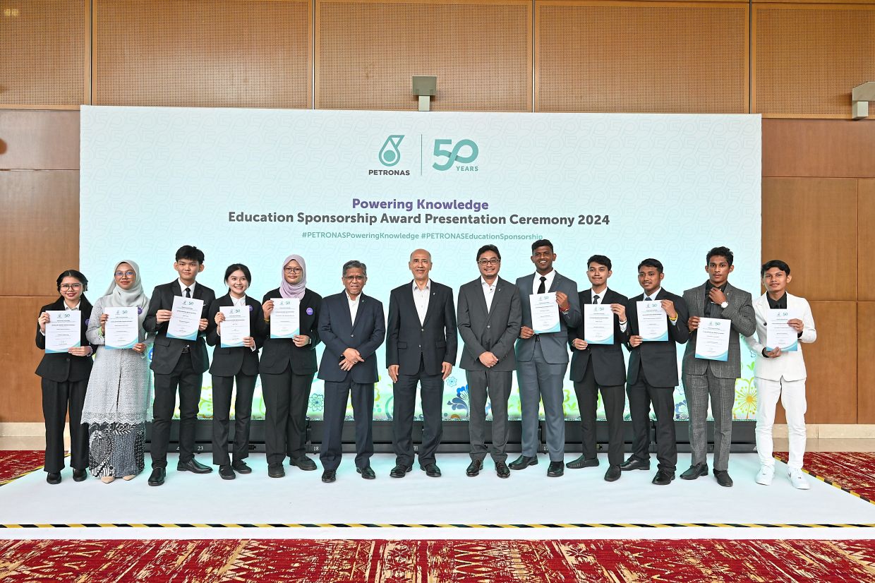 PETRONAS AWARDS RM320MIL IN SPONSORSHIPS TO 600 STUDENTS