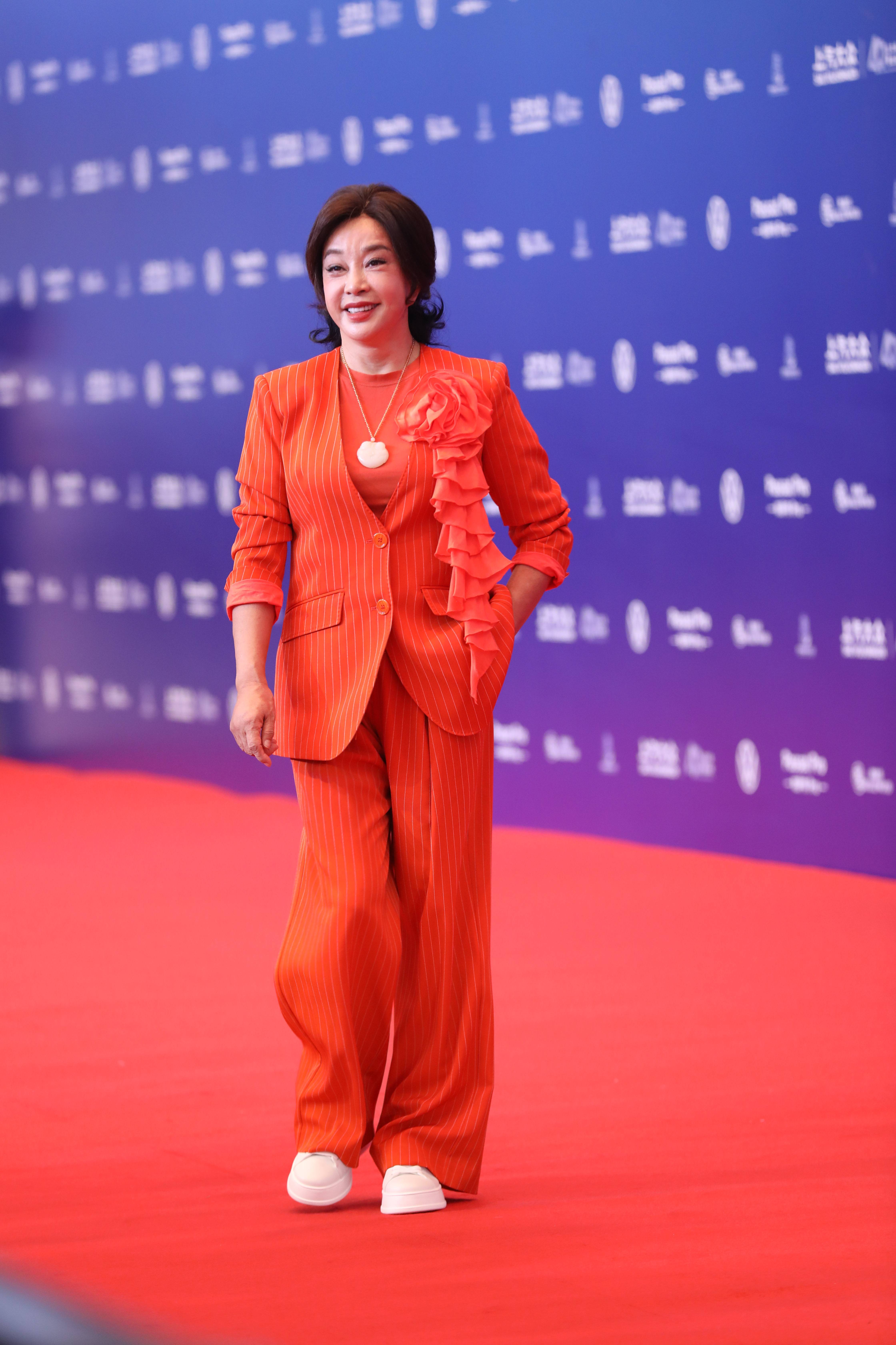 第二届世界电影产业大会澳门举办 刘晓庆柳岩李多海魏晨秦俊杰等亮相红毯