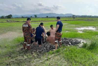 Elderly farmer found half-buried in mud for more than 5 hours in Sabah