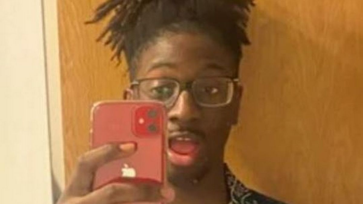Oxford student dies after no-one notices him drowning in river during celebration