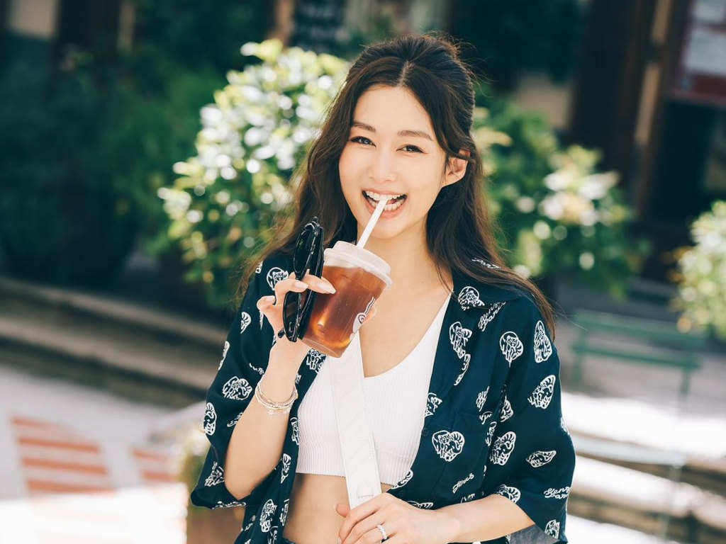 Eliza Sam denies turning back on TVB with new HOY TV drama