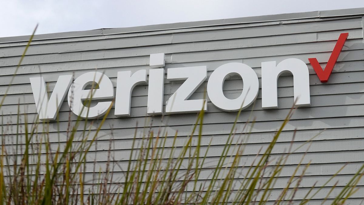 Verizon Fios down: Internet outages affect millions with complaints of 'total blackout'