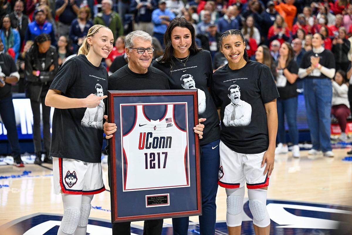 Women's Top 25 roundup: UConn's Geno Auriemma tops D-I wins list