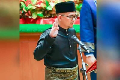 Mohd Azmawi sworn in as Nenggiri assemblyman