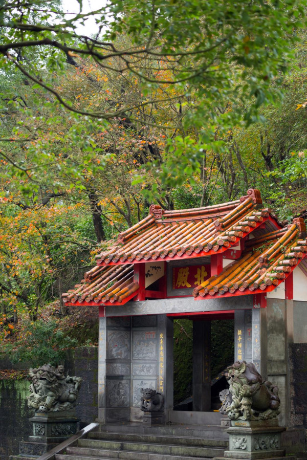台湾红叶｜赏枫好去处10推荐附最佳观赏时间 台北阳明山台中小瑞士连交通