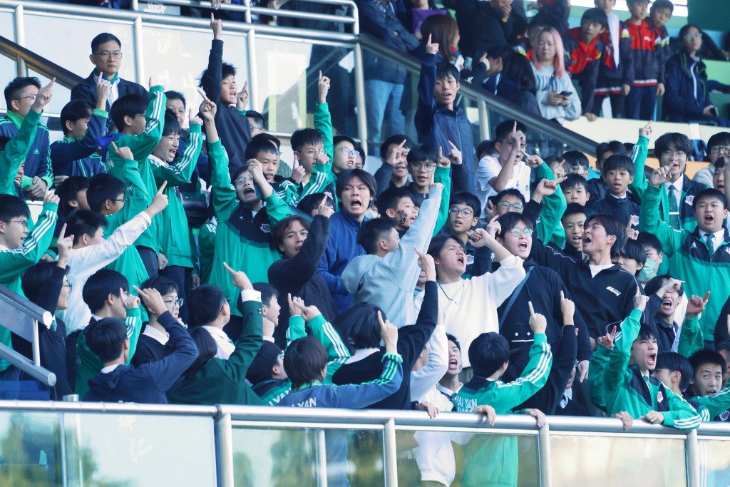 田径|港同中三转校生郑芷殷3日内两破200米学界纪录 九龙华人中六生黄梓奡刷新400米纪录