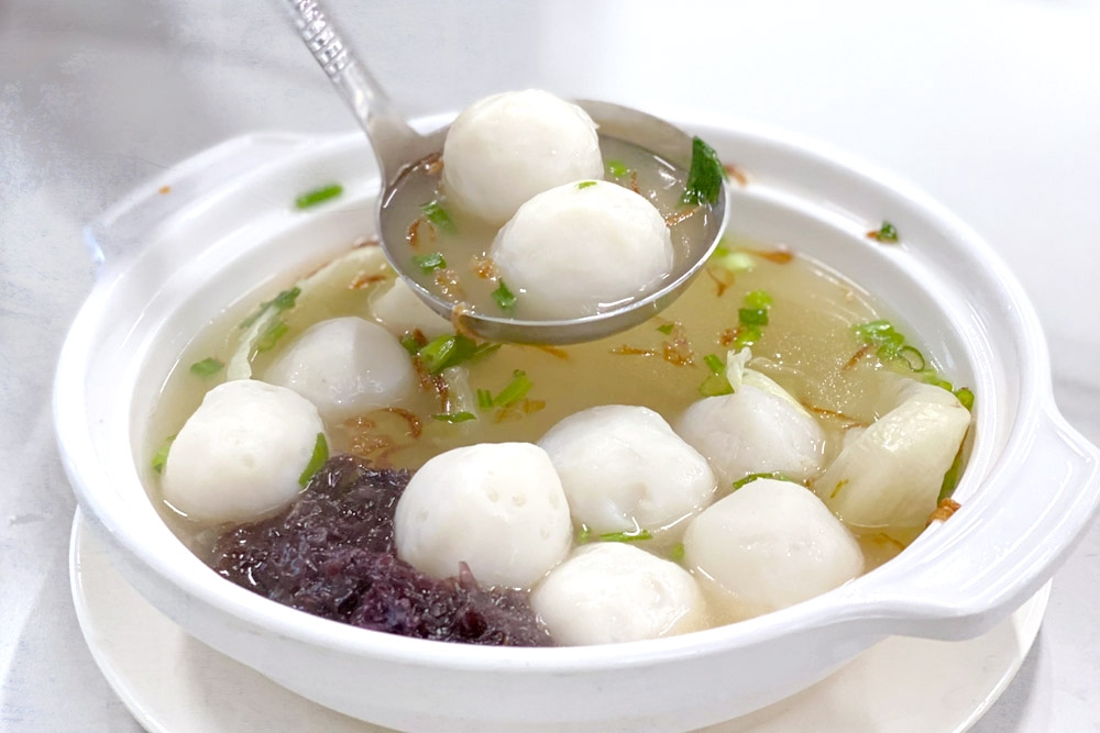 Beat the rainy season blues with fresh Teochew seafood porridge and bouncy fish balls at Ang Mo Kang in Cheras