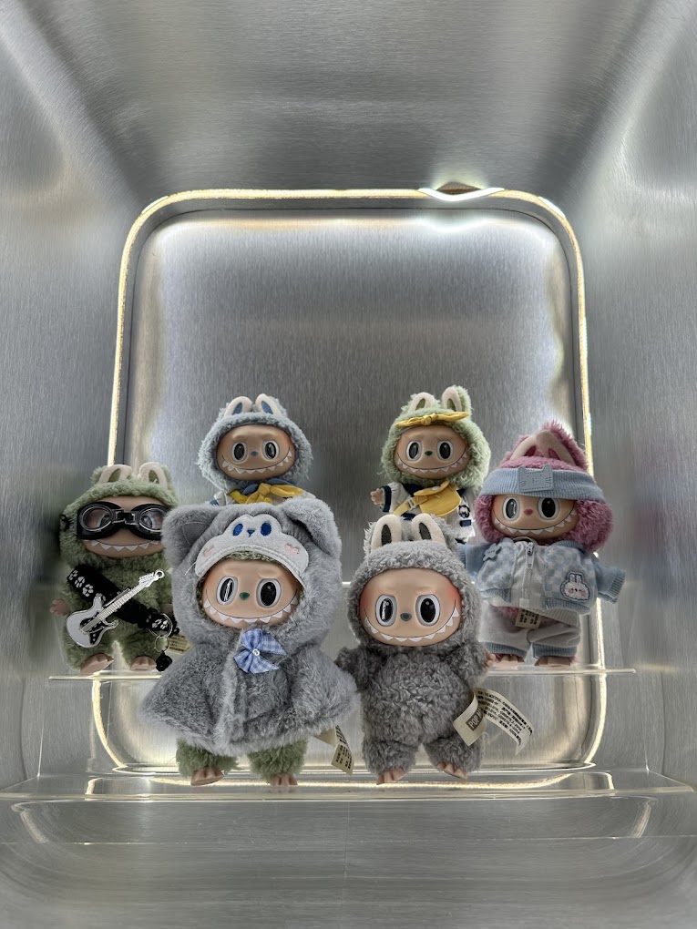 Satisfy your blind box obsession at Box Hunt’s flagship store in Johor Bahru, filled with over 1000 blind box series from Labubu and DIMOO to Sanrio, mega figurines, gachapon machines and more