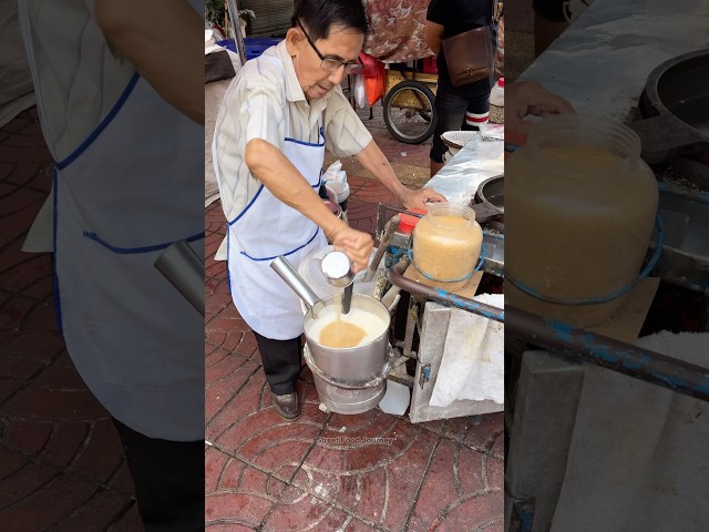 Bangkok Grandpa Sells Thick Peanut Pancake