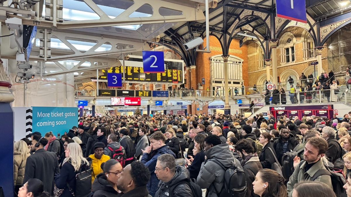 London Liverpool Street station 'completely evacuated' as 'suspicious package' found