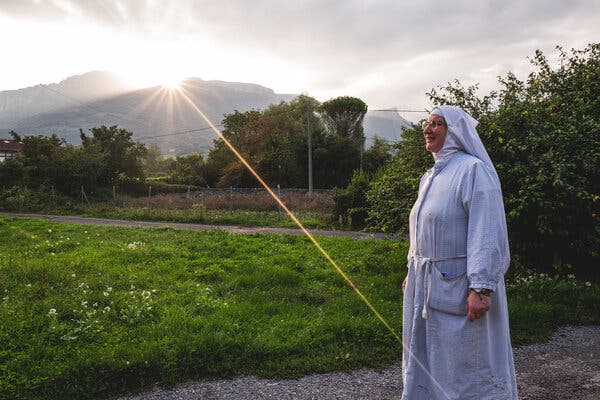 En España, unas monjas excomulgadas no quieren abandonar sus conventos