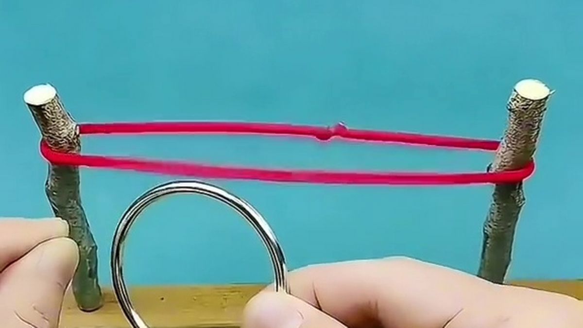 Almost no one can work out how to remove the ring from the string in tricky brainteaser