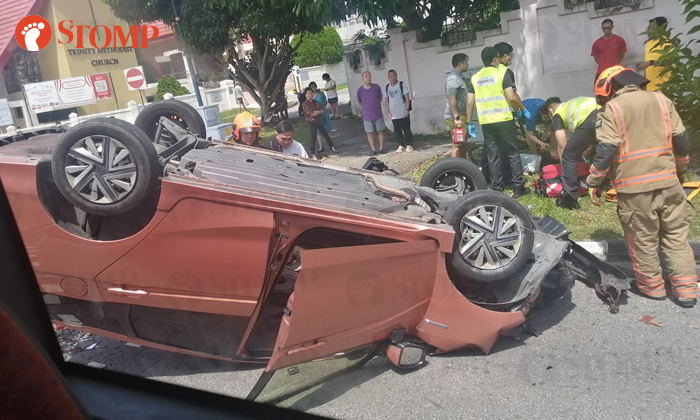2 cyclists taken to hospital, taxi driver assisting with investigations after Serangoon accident