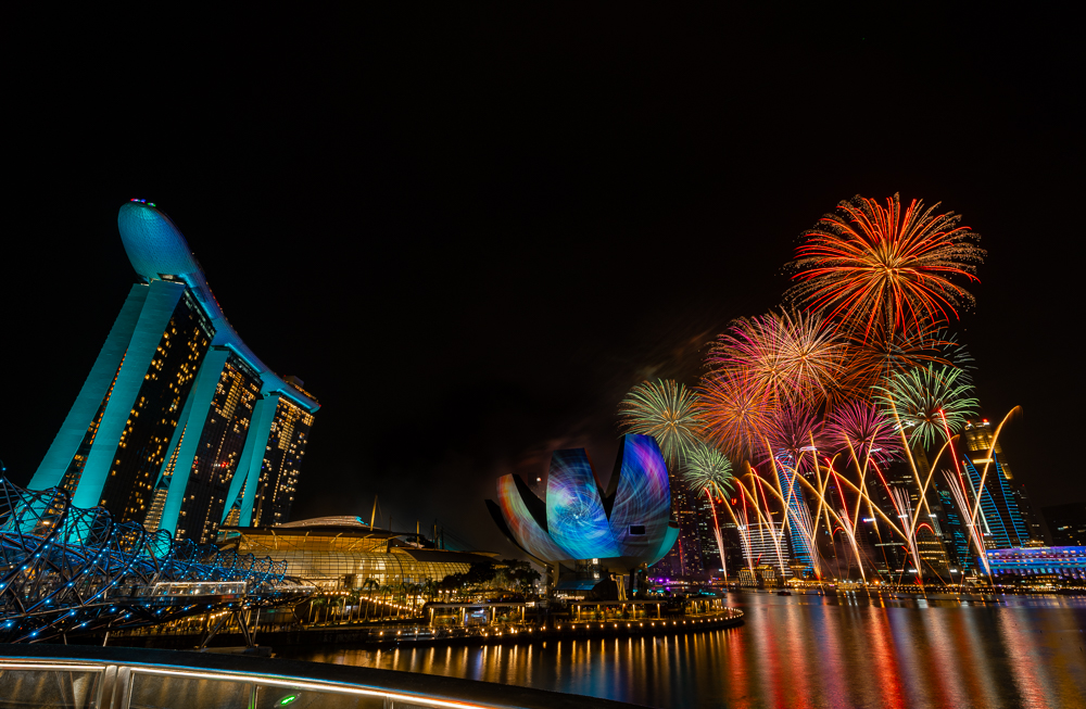 Foam Snow Magic Display, Fireworks & Live Performances At Capitol S’pore & Marina Bay on 31 Dec 2024