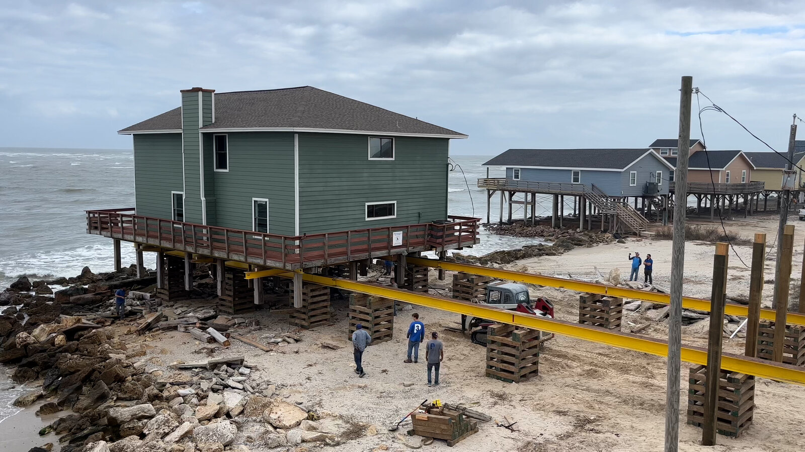 Flood-Soaked Homeowners Face a Costly Choice: Raise or Raze