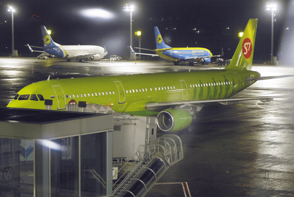 俄罗斯载79乘客S7航空班机冲出跑道 暂无伤亡报告