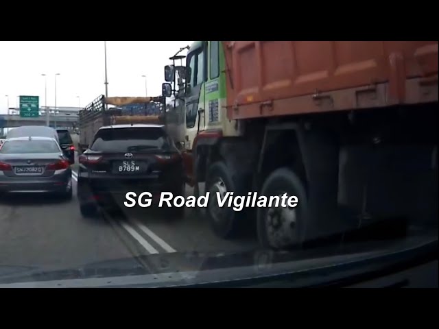 causeway toyota harrier changing lane get into accident with malaysian truck