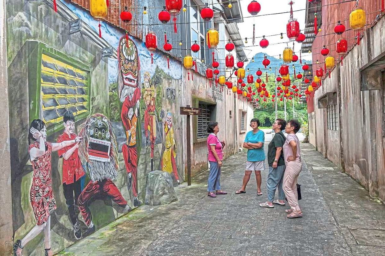 Heritage town aglow in CNY lanterns