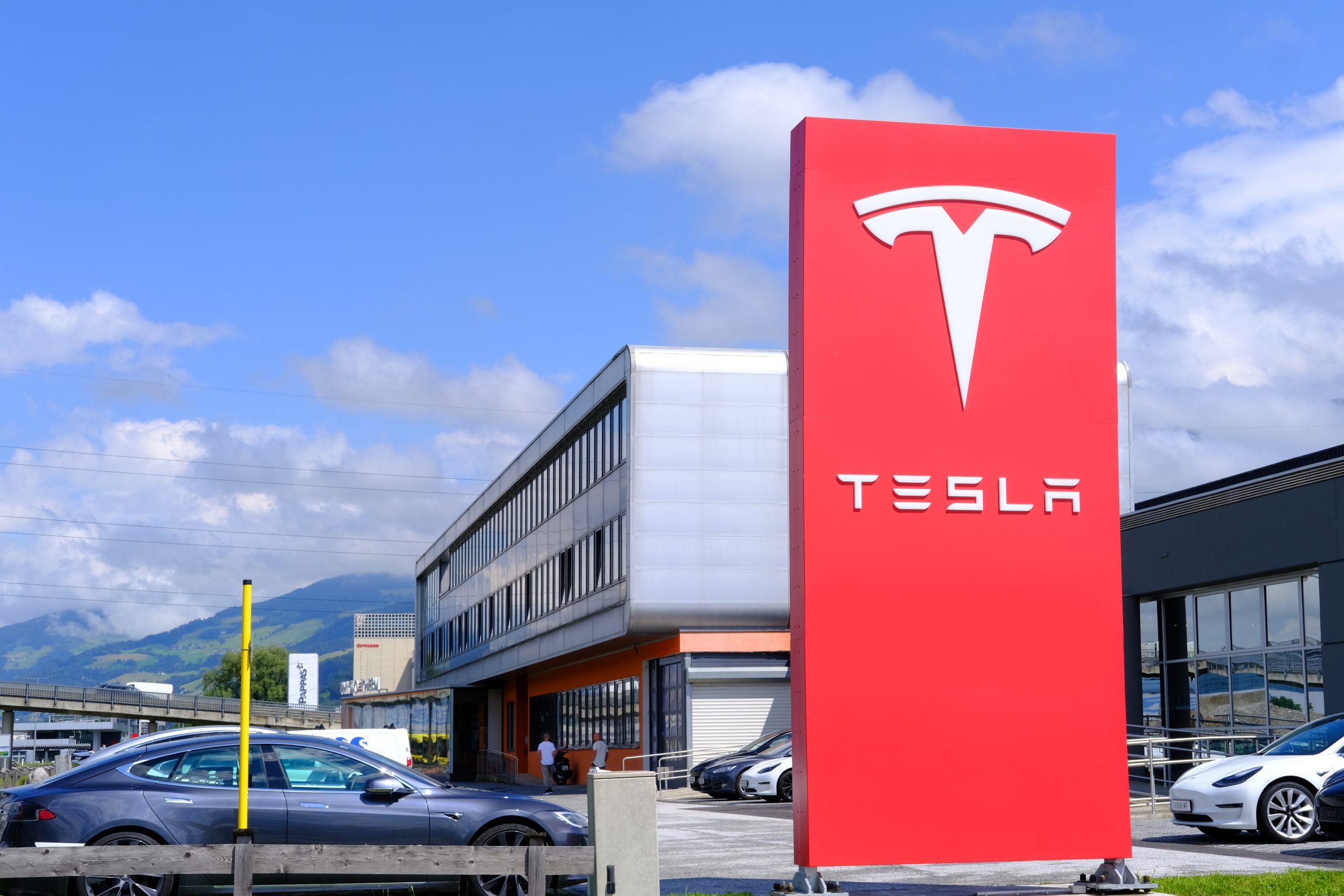 Tesla to begin Semi truck production by end of 2025