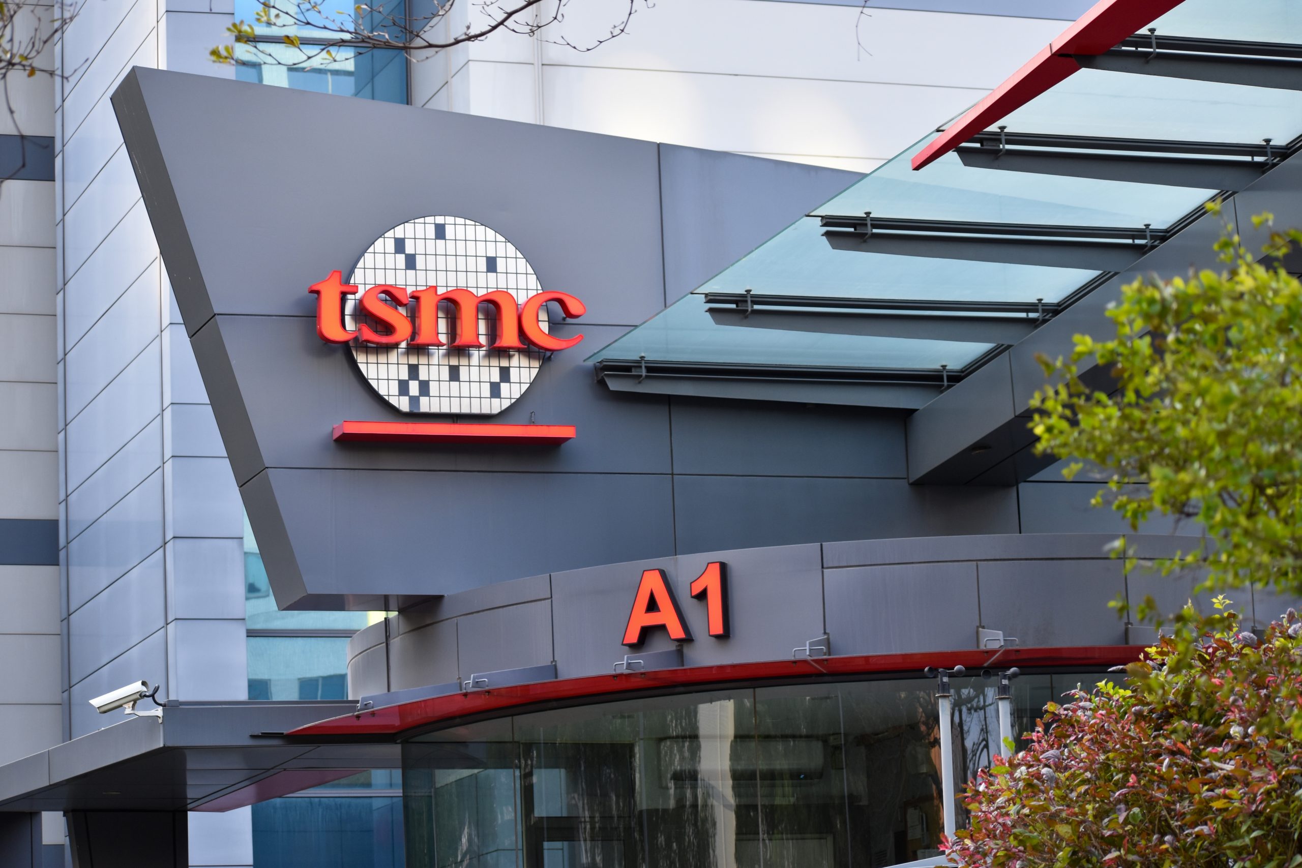 TSMC forecasts steady growth in 2025 with advanced tech