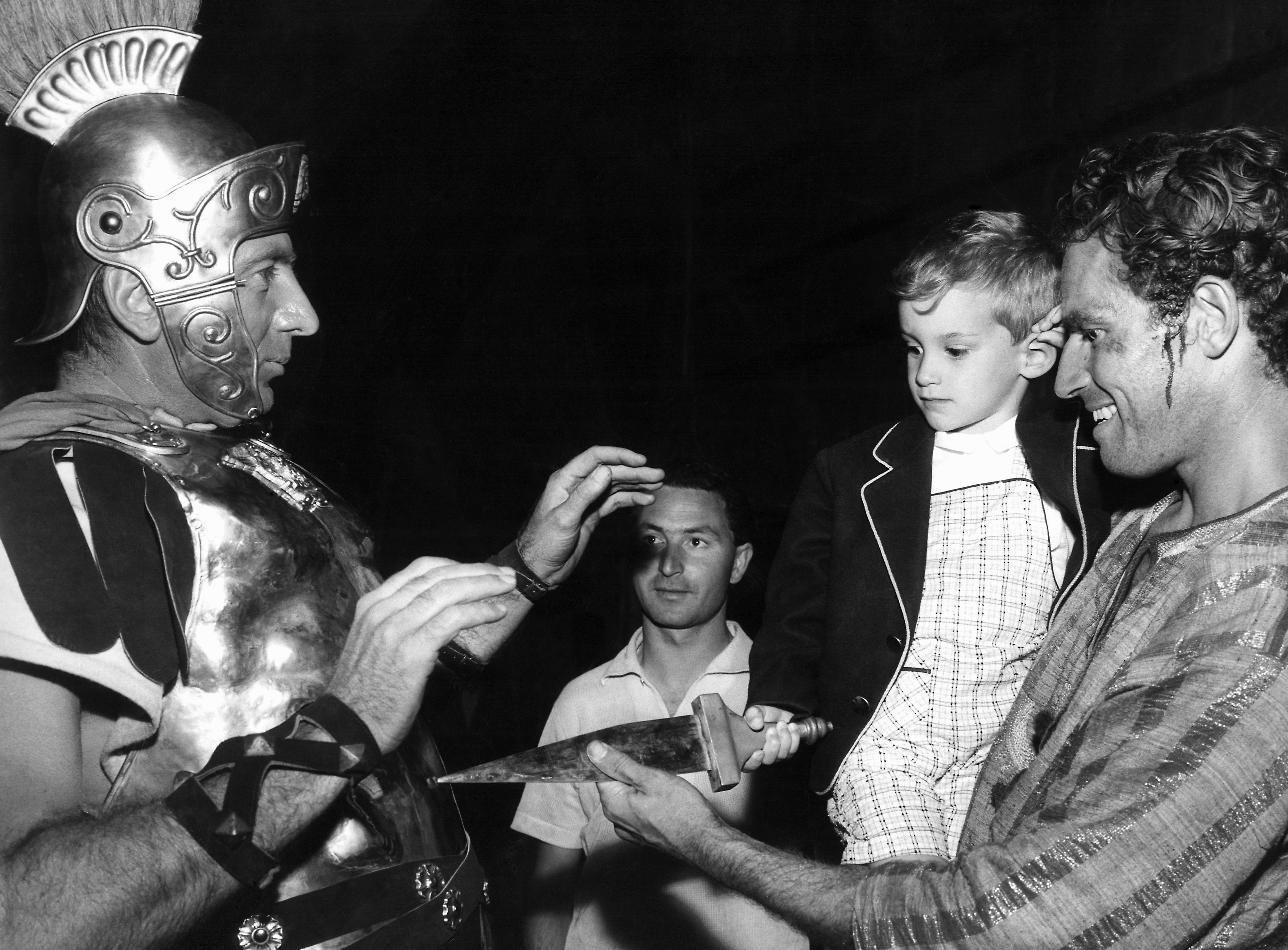 27 Behind-The-Scenes Photos From Classic Hollywood Movies That You've Probably Never Seen Before