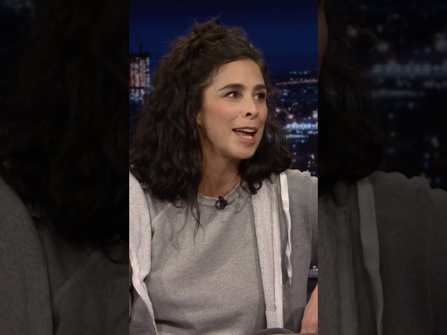 #SarahSilverman made “crafts” backstage during her time at #SNL 🤣 #FallonTonight