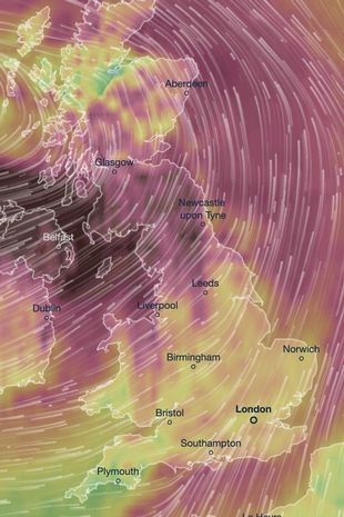 UK weather: Hour-by-hour weather maps show exactly when mega 95mph Storm Éowyn will strike