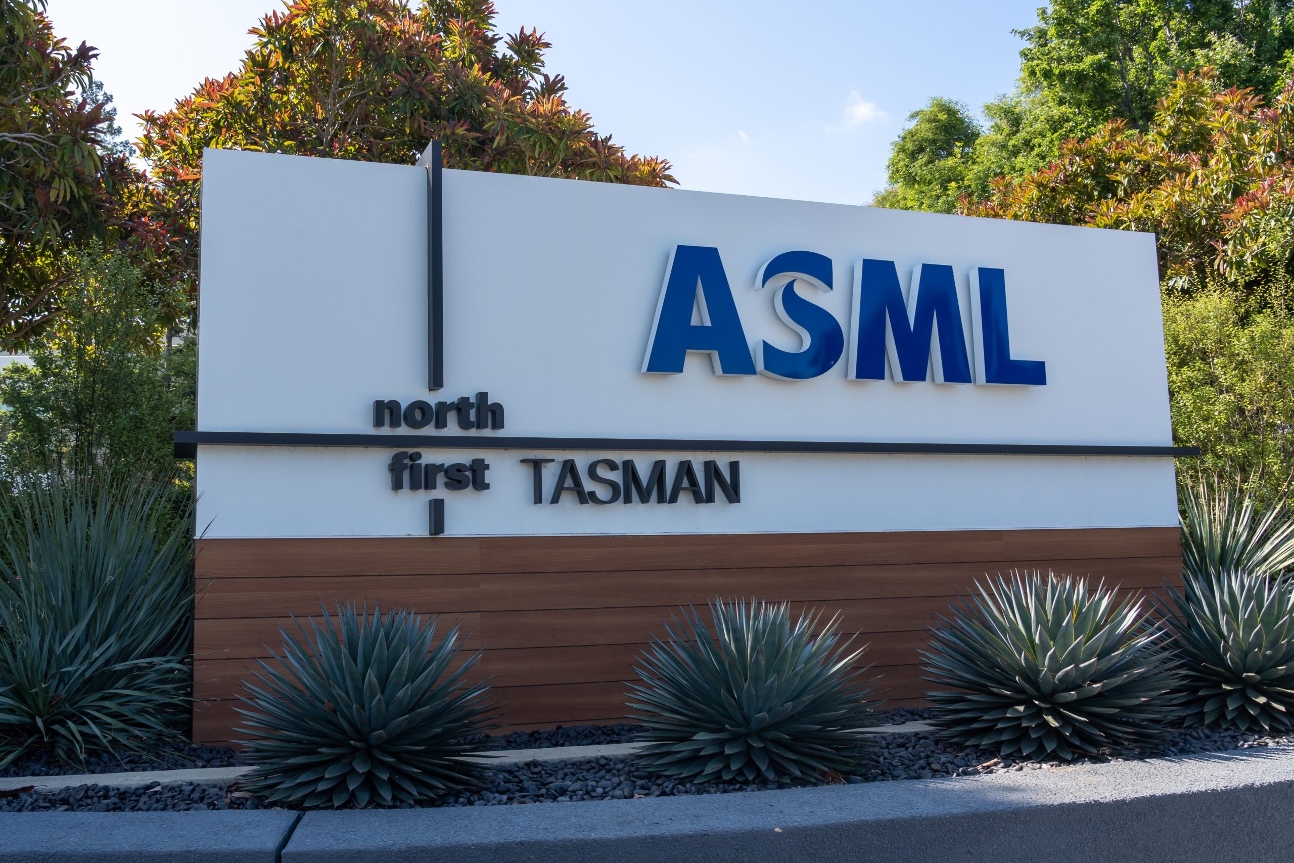 ASML beats forecasts with $6.4b in orders as AI fuels chip demand