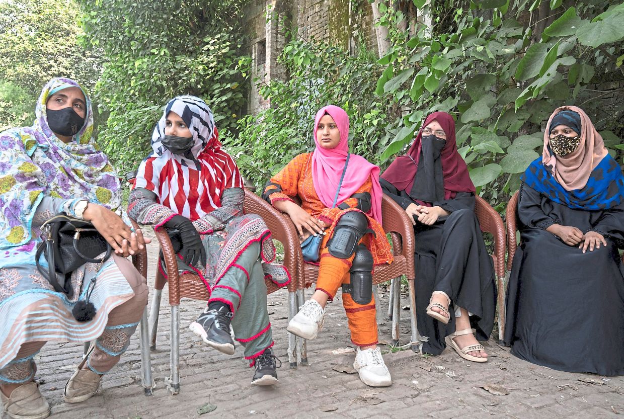 A programme teaches Pakistani women learn how to drive the motorcycle