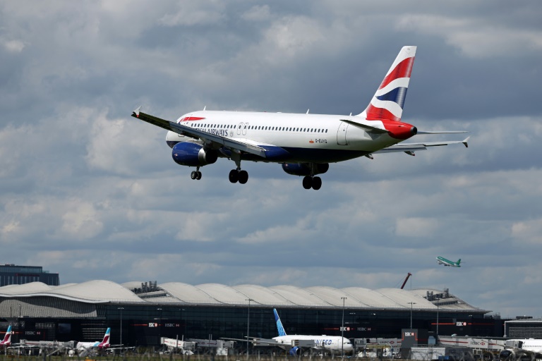 UK backs third heathrow runway in growth takeoff bid