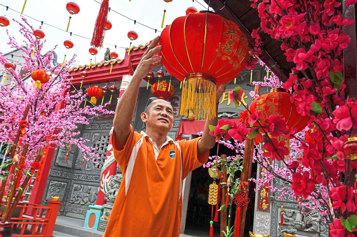 Gua Musang temple lanterns foster togetherness