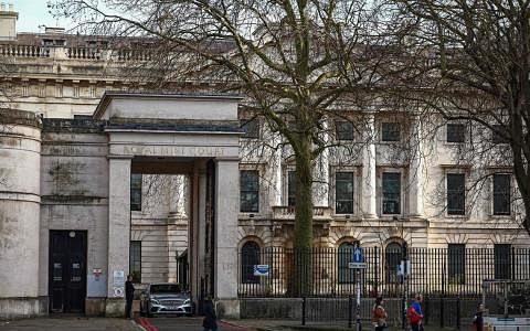 中国外长王毅访英  预计磋商兴建驻英大使馆议题