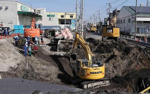 日本地陷坑洞不断扩大 附近居民被促撤离