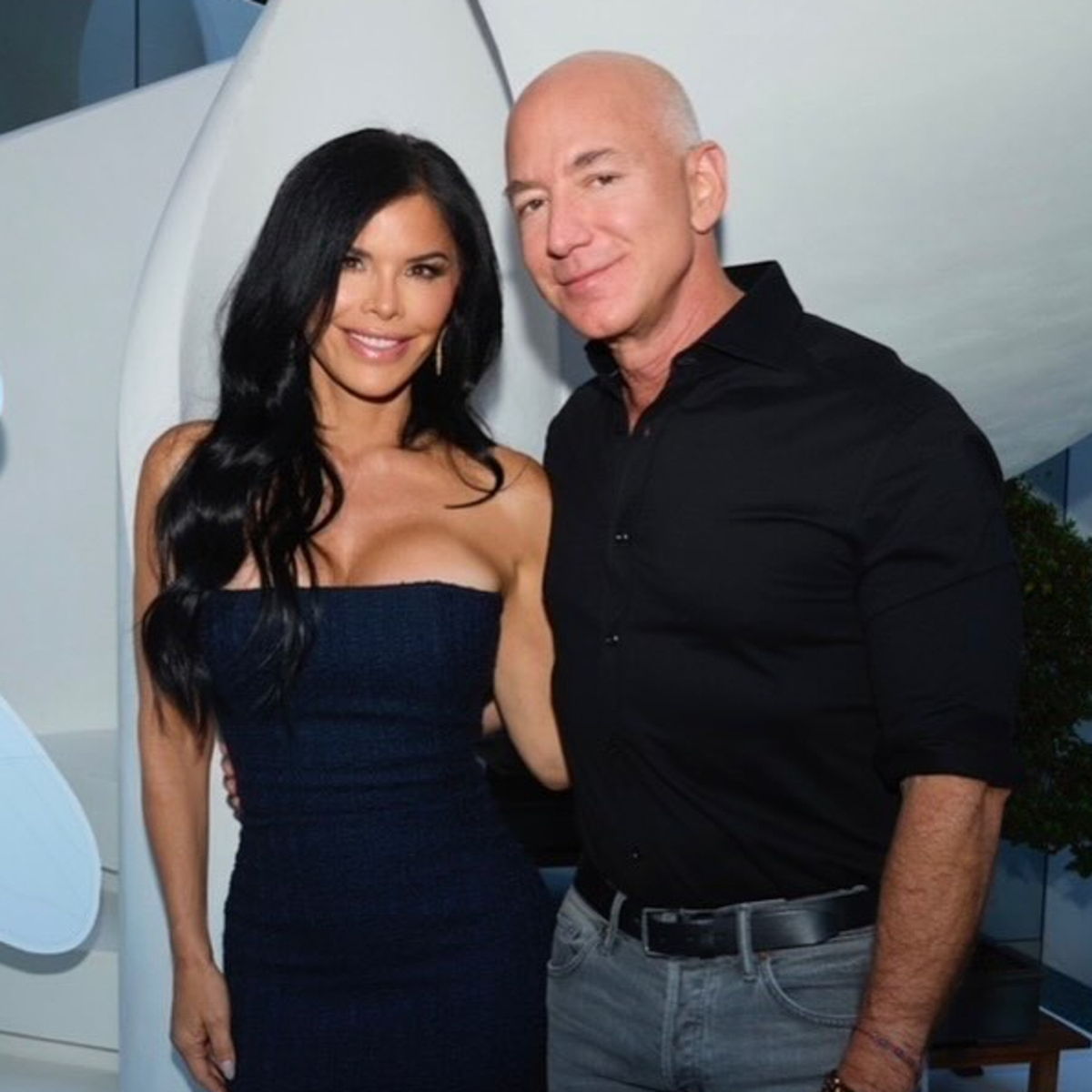 Lauren Sánchez Bezos Shows Off Her Pilot Skills in Helicopter Photo