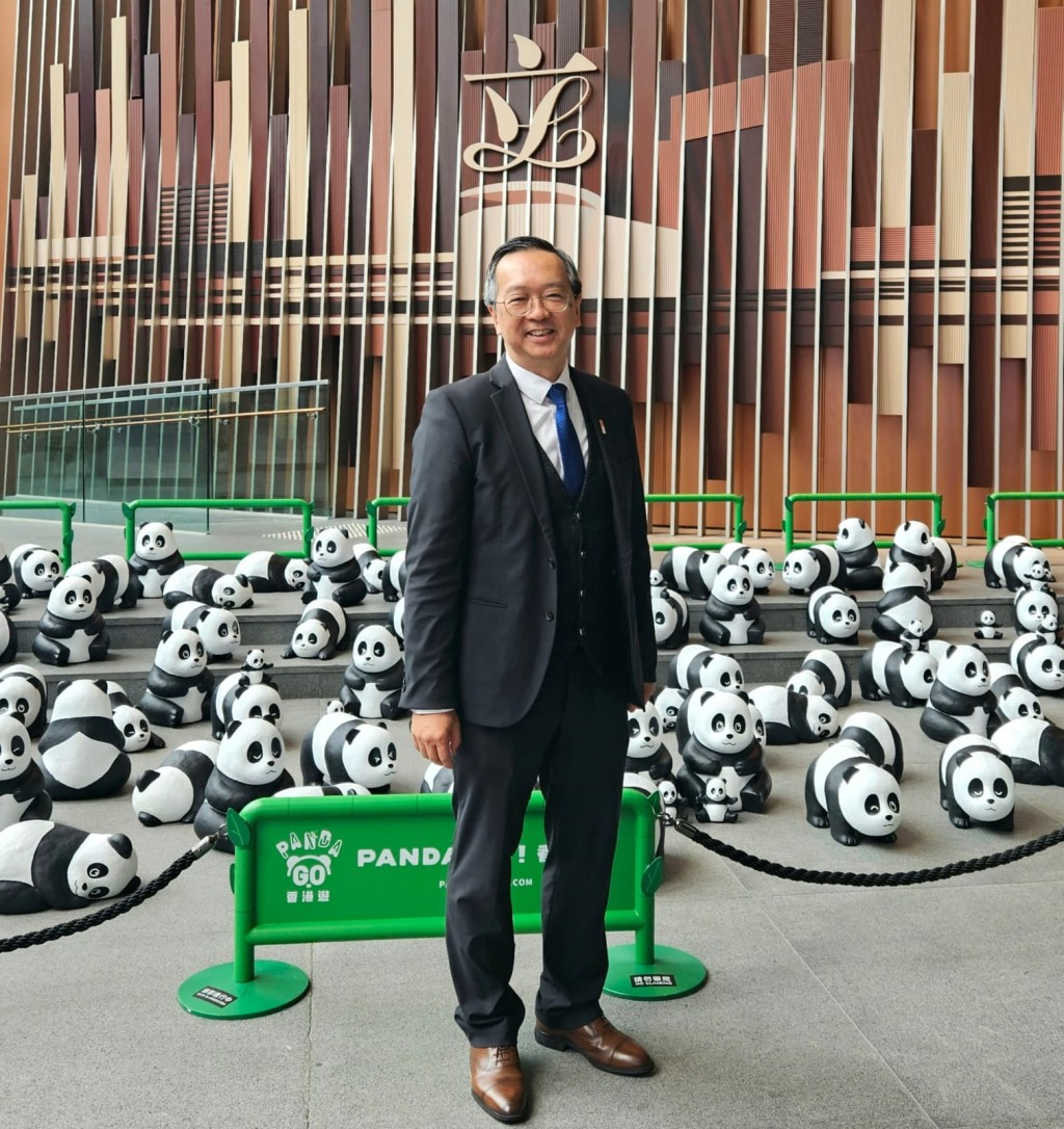 港产大熊猫｜龙凤胎明日公开亮相 何永贤吁市民把握机会睇「国宝」