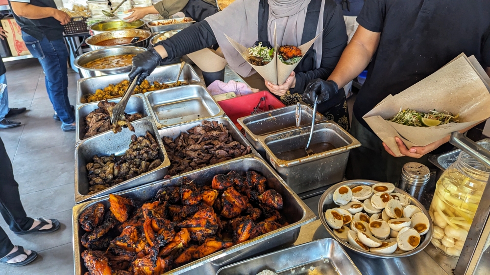 At Kota Damansara’s Stesen Nasi Kerabu, lines form out the door for the irresistible combination of ‘nasi kerabu’ with ‘lemak bakar’ and ‘ayam bakar’