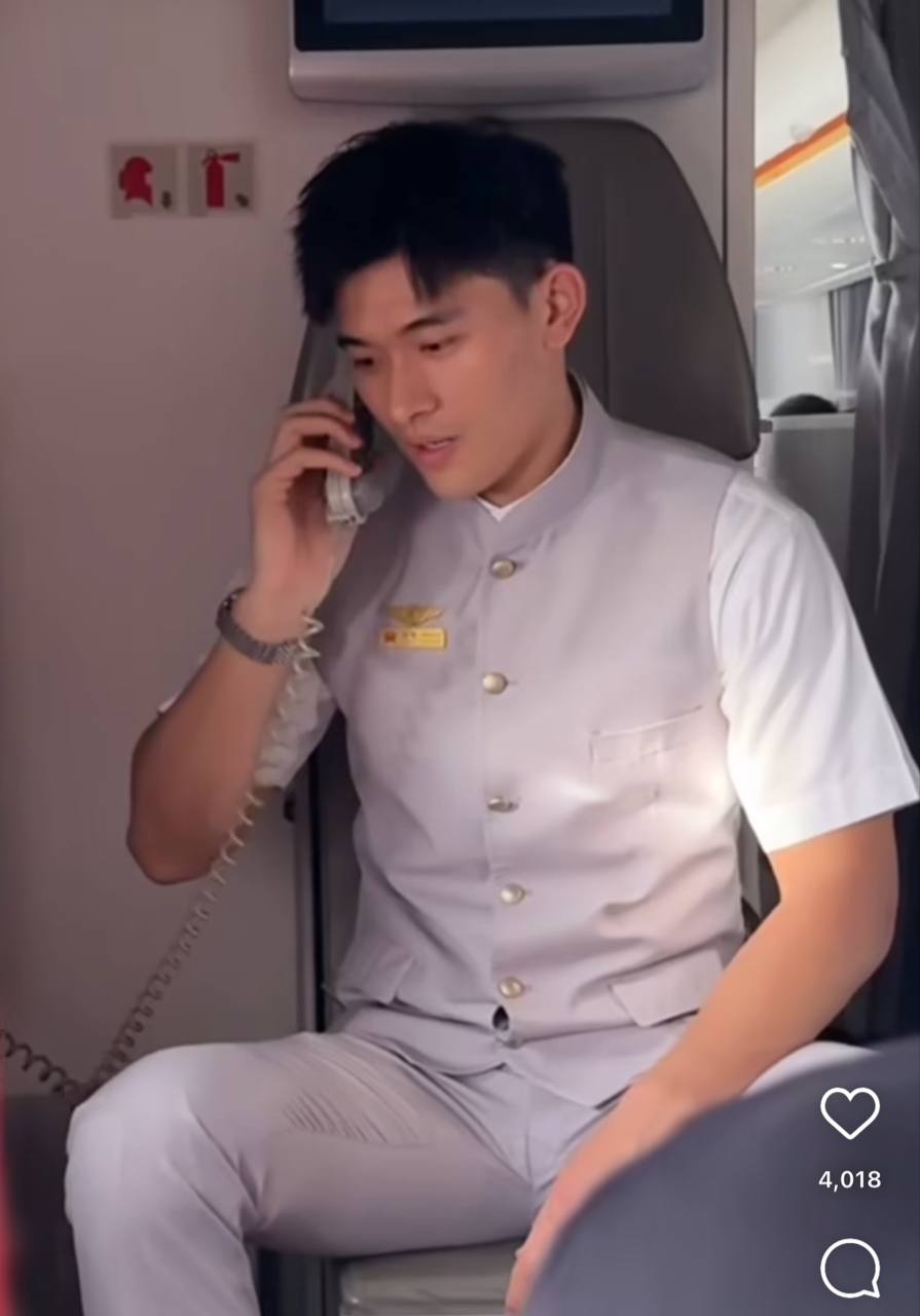 Passenger Gets Caught Filming Handsome Air Steward Who Looks Like A Young Andy Lau, According To Netizens