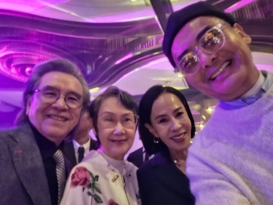周润发“死亡角度”拍摄老婆　网笑：恐要列入跪玻璃系列