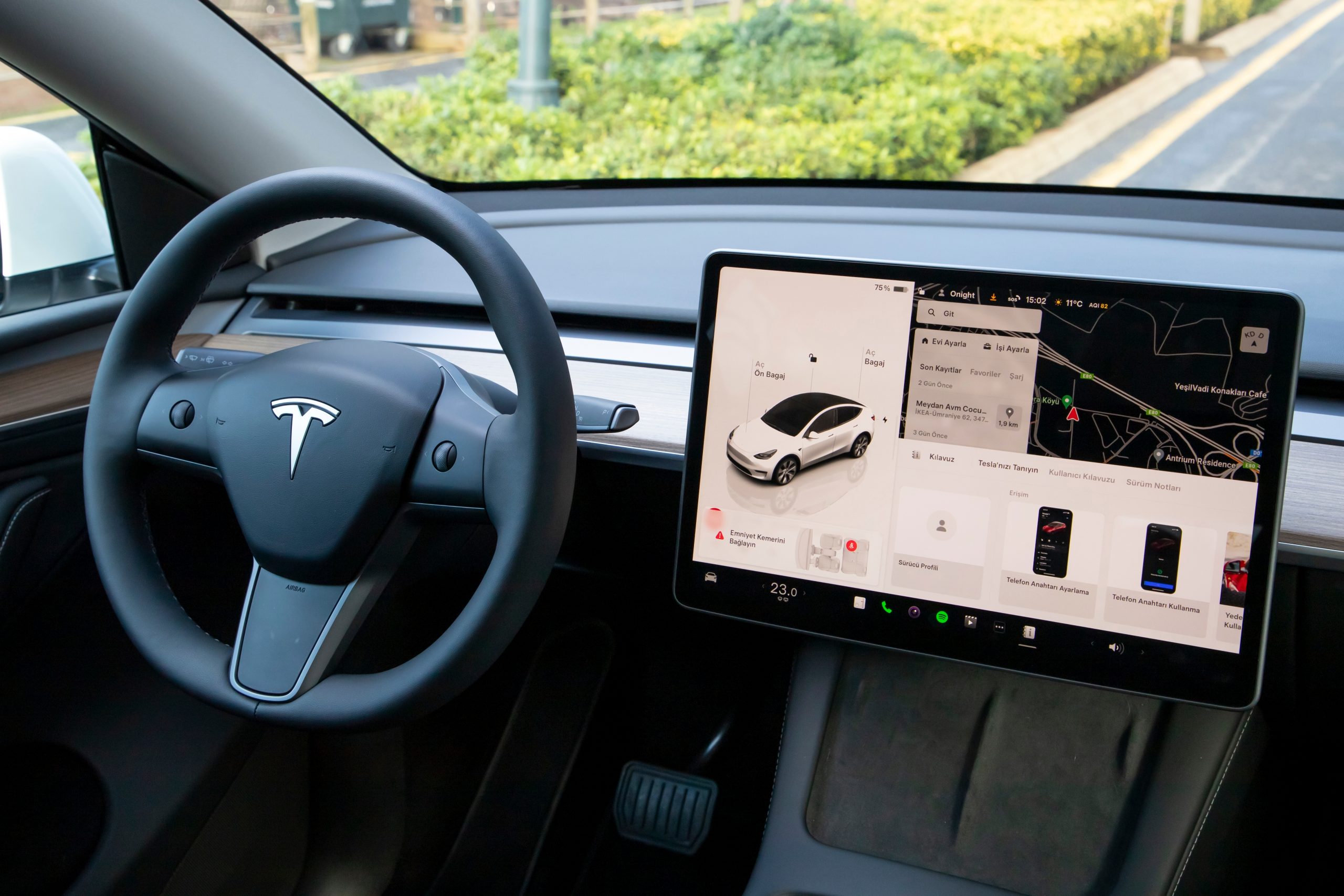 Automakers push EV deals as $7.5k US tax credit ends soon