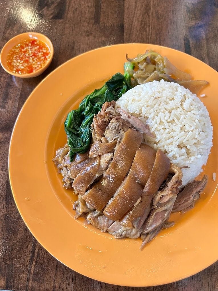 Indulge in authentic Southern flavours from Thailand with this affordable restaurant in Marine Parade from S$5.90 like Khao Phad Rodfai, Tom Yum Goong, Moo Ping and more
