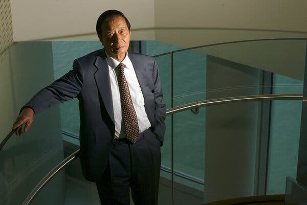Lee Shau-Kee, Hong Kong Real Estate Tycoon, Dies at 97